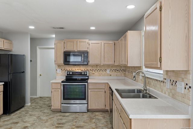 8927 Interlachen, Selma, TX 78154