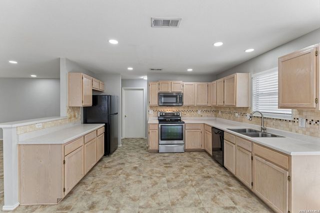 8927 Interlachen, Selma, TX 78154