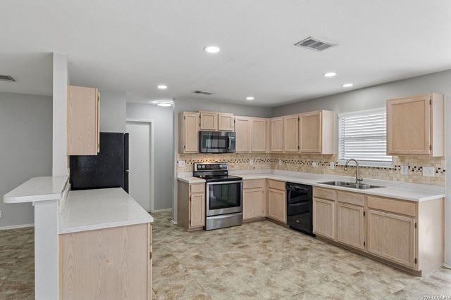 8927 Interlachen, Selma, TX 78154