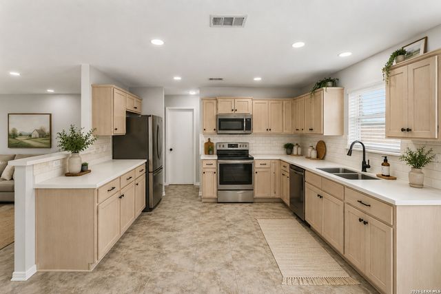 8927 Interlachen, Selma, TX 78154
