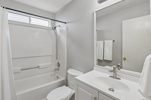 8927 Interlachen, Selma, TX 78154