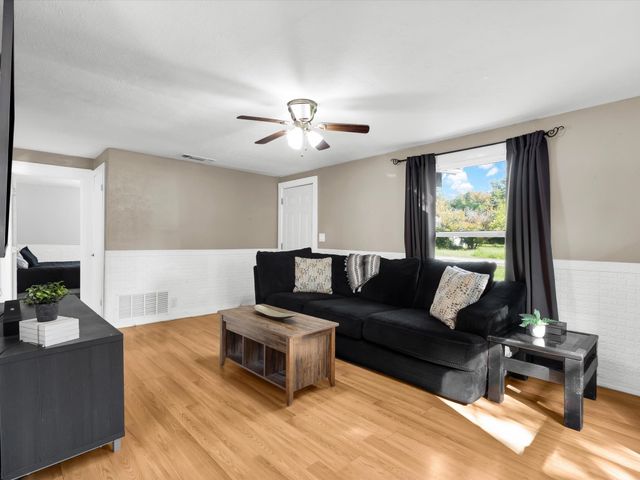 1103 Commerce Street W, Honey Grove, TX 75446