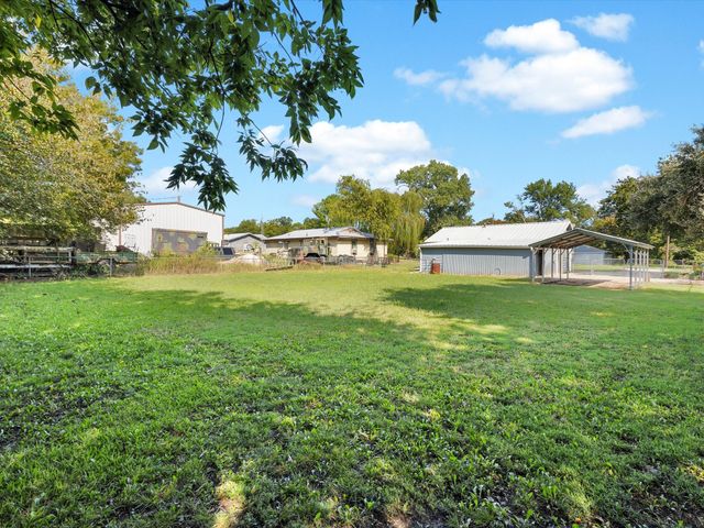 1103 Commerce Street W, Honey Grove, TX 75446