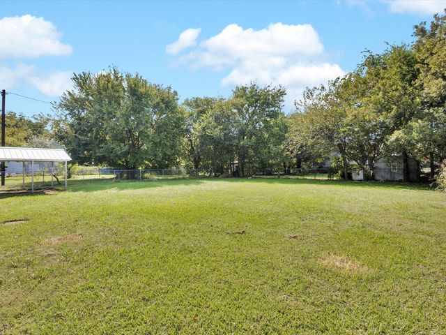 1103 Commerce Street W, Honey Grove, TX 75446