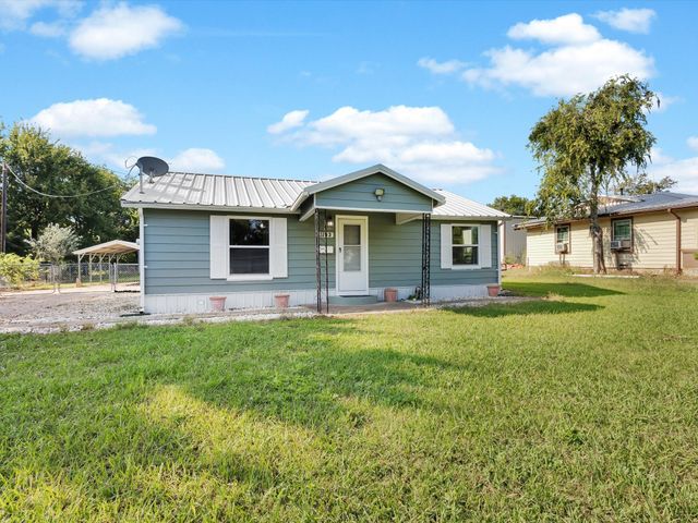 1103 Commerce Street W, Honey Grove, TX 75446