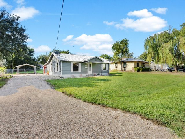 1103 Commerce Street W, Honey Grove, TX 75446