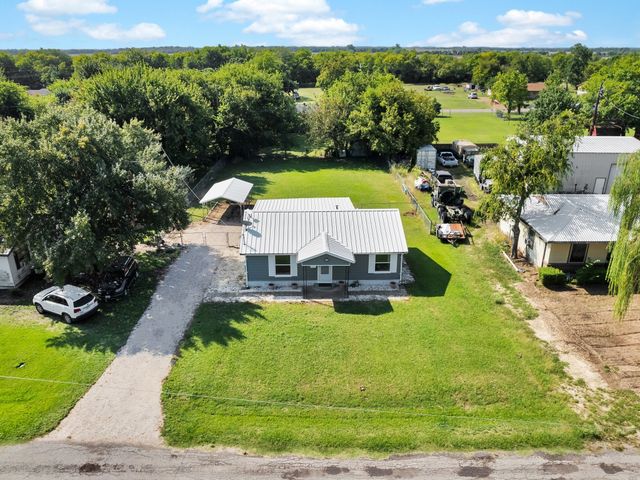 1103 Commerce Street W, Honey Grove, TX 75446