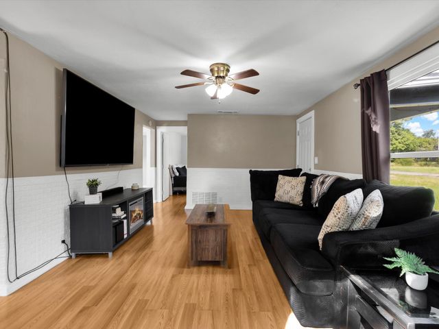 1103 Commerce Street W, Honey Grove, TX 75446