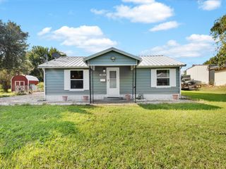 1103 Commerce Street W, Honey Grove, TX 75446