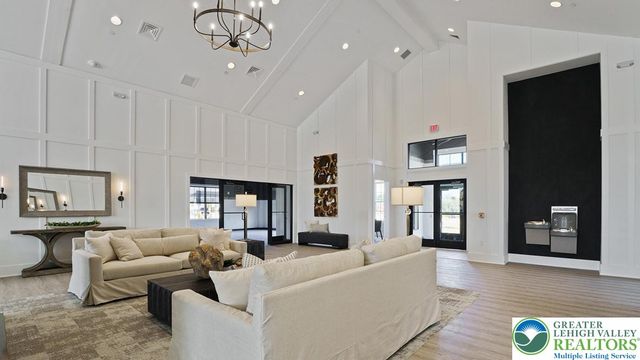 1553 Dresden Drive, Lower Macungie Twp, PA 18031