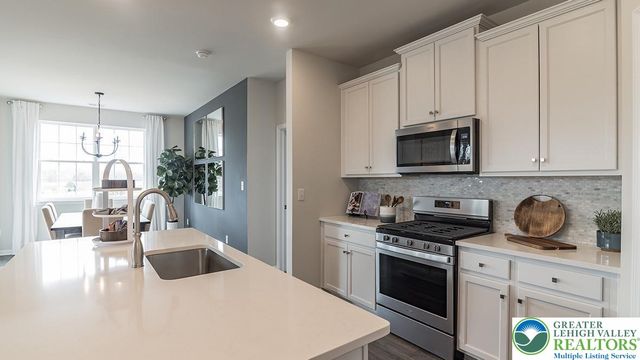 1553 Dresden Drive, Lower Macungie Twp, PA 18031