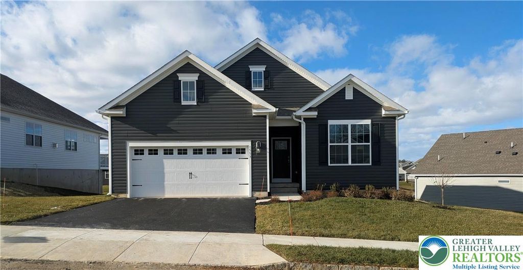 1553 Dresden Drive, Lower Macungie Twp, PA 18031