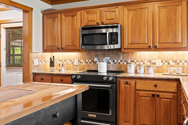 357 Swannerland Dr, Scroggins, TX 75480