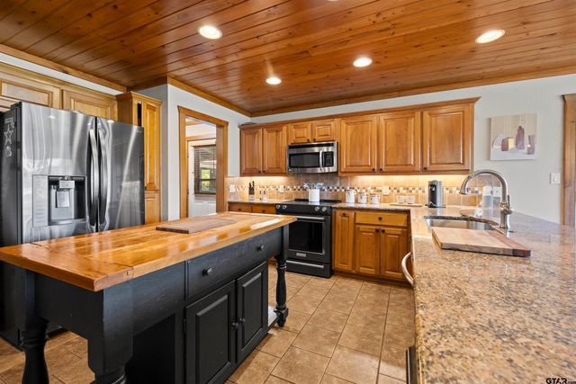357 Swannerland Dr, Scroggins, TX 75480