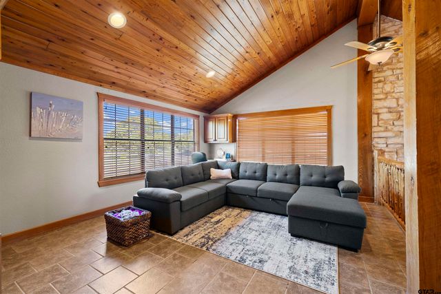 357 Swannerland Dr, Scroggins, TX 75480