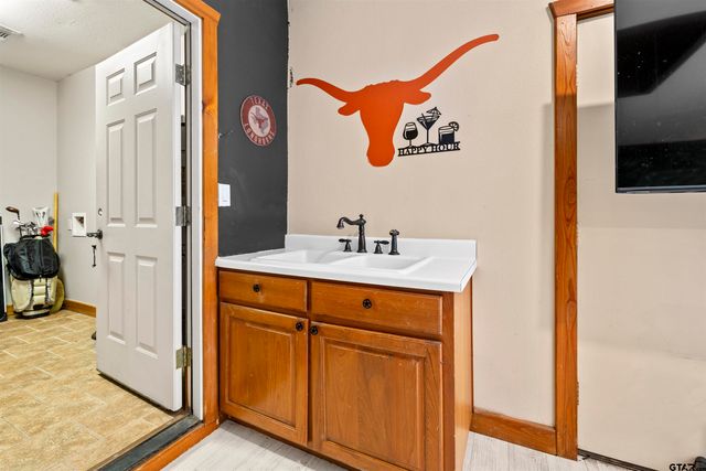 357 Swannerland Dr, Scroggins, TX 75480