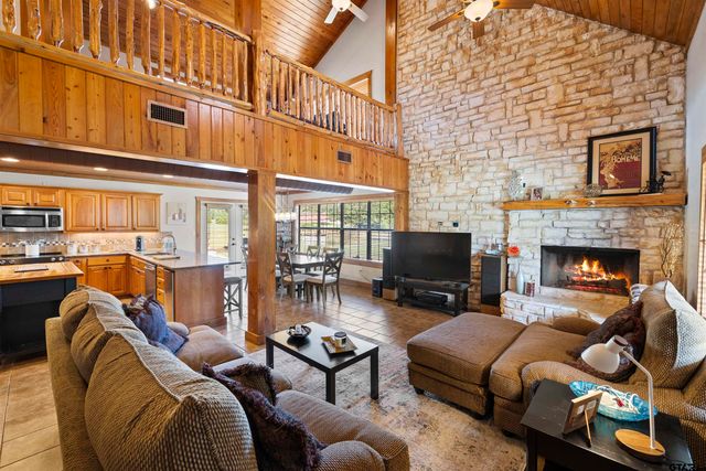 357 Swannerland Dr, Scroggins, TX 75480