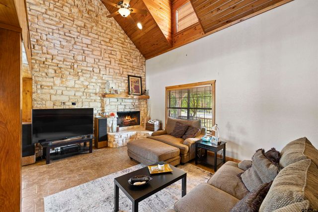 357 Swannerland Dr, Scroggins, TX 75480