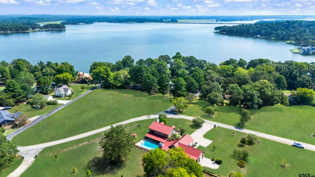 357 Swannerland Dr, Scroggins, TX 75480
