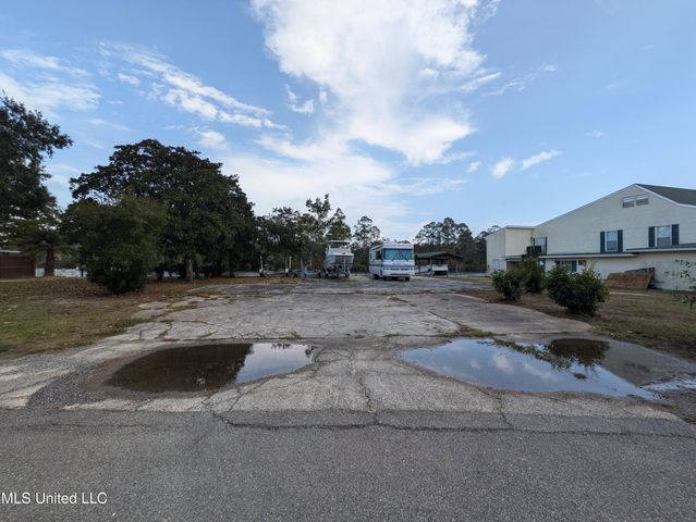 15110 Chickasaw Road, Kiln, MS 39556