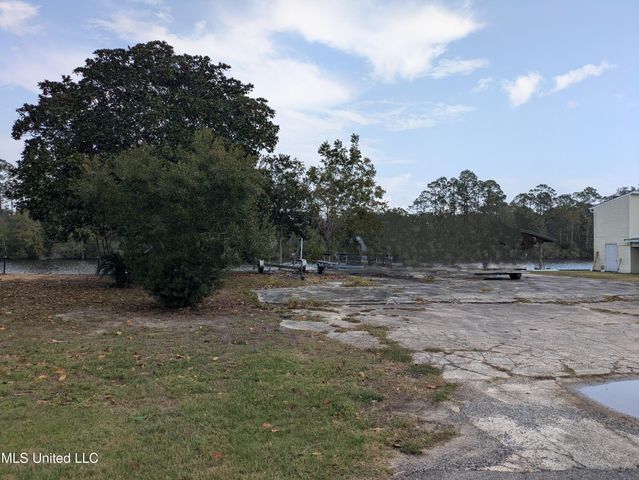 15110 Chickasaw Road, Kiln, MS 39556