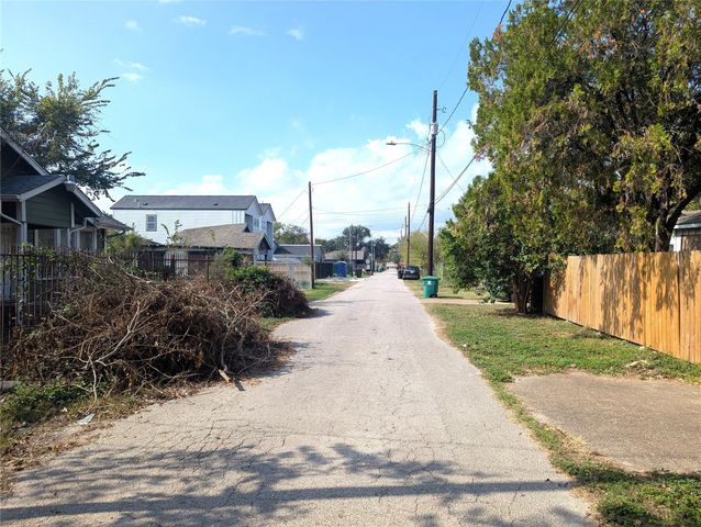 3223 Retta, 3222 Florida St Street, Houston, TX 77026