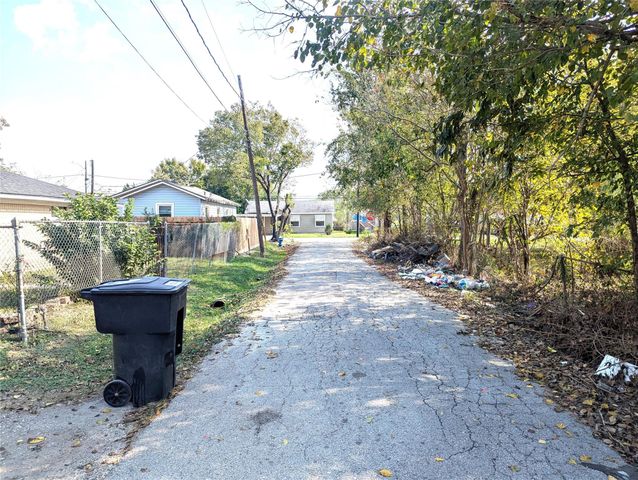 3223 Retta, 3222 Florida St Street, Houston, TX 77026