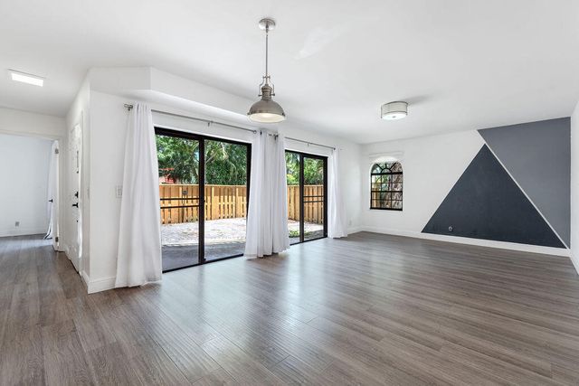 8050 Severn Drive C, Boca Raton, FL 33433
