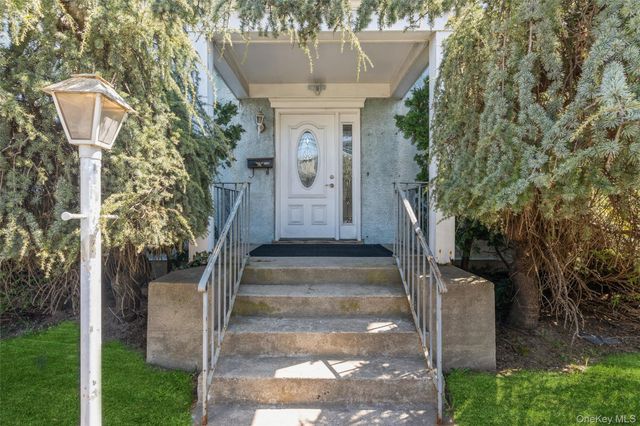 108 Hempstead Avenue, Lynbrook, NY 11563