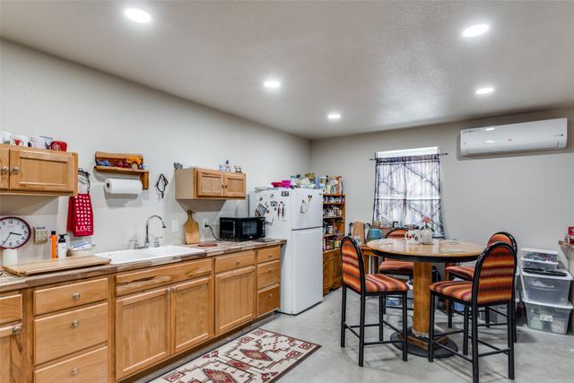 218 Homestead Court, Lipan, TX 76462