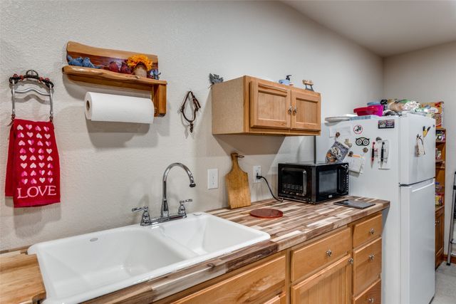 218 Homestead Court, Lipan, TX 76462