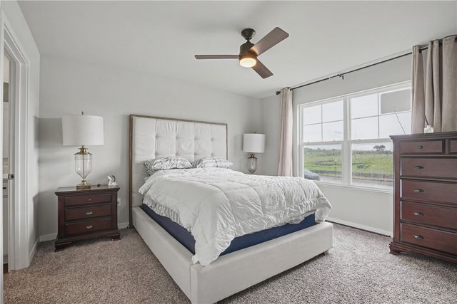 2786 Anne Dr, Hiawatha, IA 52233