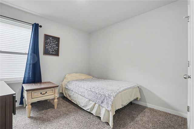 2786 Anne Dr, Hiawatha, IA 52233
