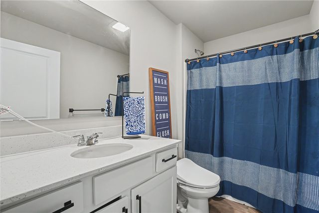 2786 Anne Dr, Hiawatha, IA 52233