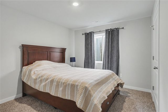 2786 Anne Dr, Hiawatha, IA 52233