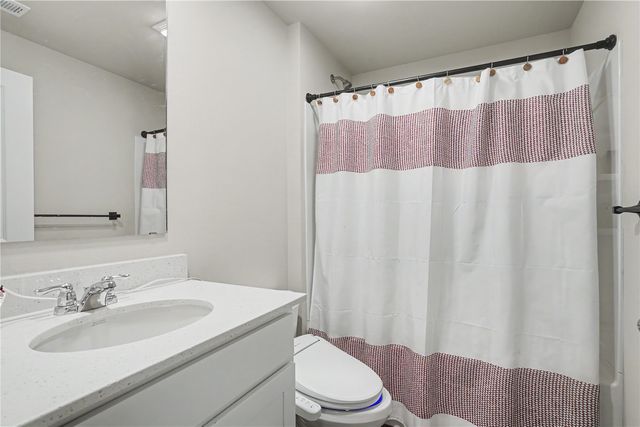 2786 Anne Dr, Hiawatha, IA 52233