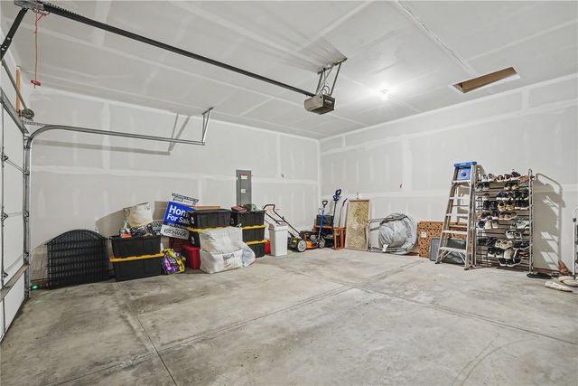 2786 Anne Dr, Hiawatha, IA 52233