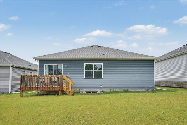 2786 Anne Dr, Hiawatha, IA 52233