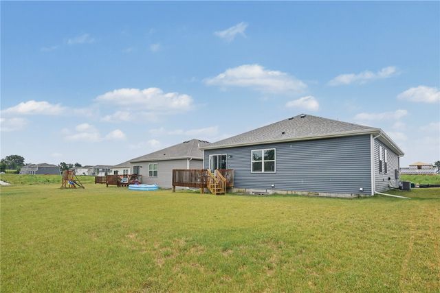 2786 Anne Dr, Hiawatha, IA 52233