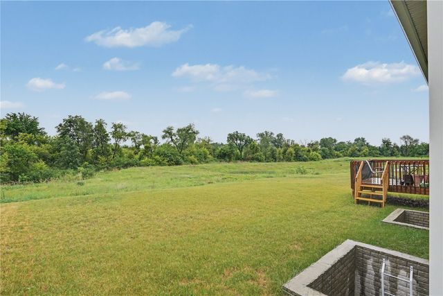 2786 Anne Dr, Hiawatha, IA 52233