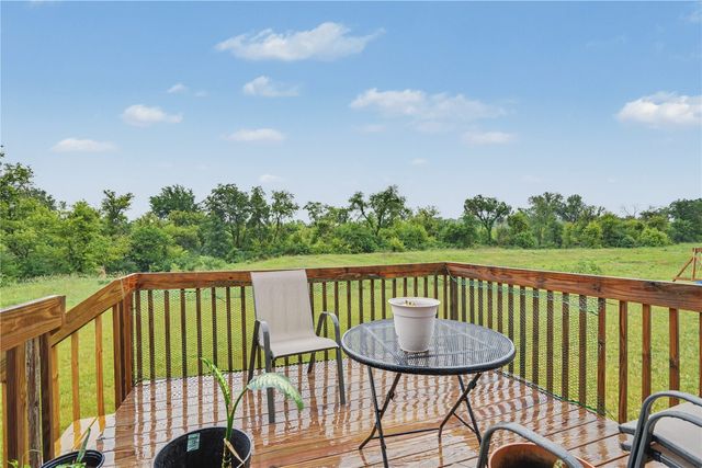 2786 Anne Dr, Hiawatha, IA 52233