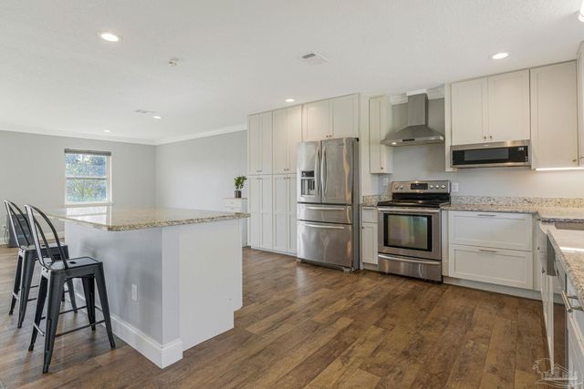 302 S Garcon Point Rd, Milton, FL 32583