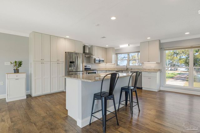 302 S Garcon Point Rd, Milton, FL 32583