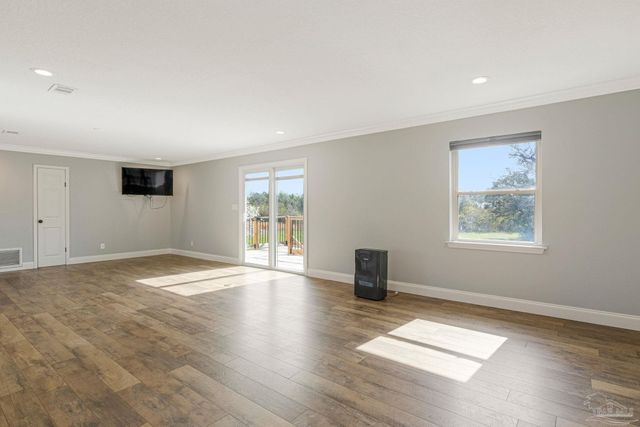 302 S Garcon Point Rd, Milton, FL 32583