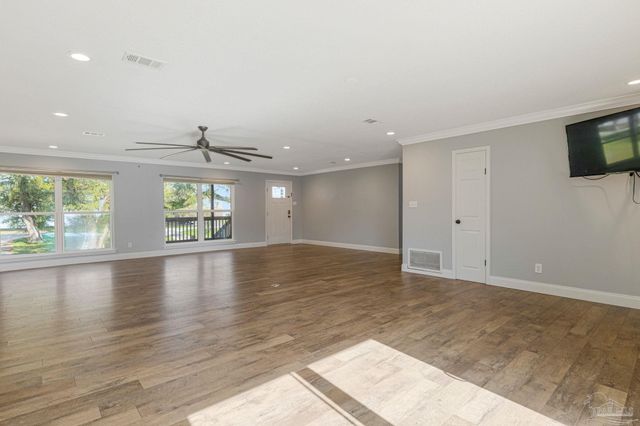 302 S Garcon Point Rd, Milton, FL 32583