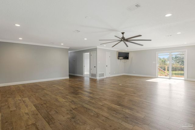 302 S Garcon Point Rd, Milton, FL 32583