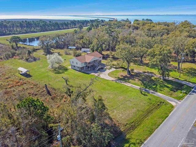 302 S Garcon Point Rd, Milton, FL 32583