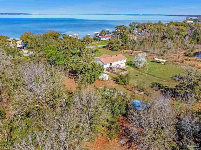 302 S Garcon Point Rd, Milton, FL 32583