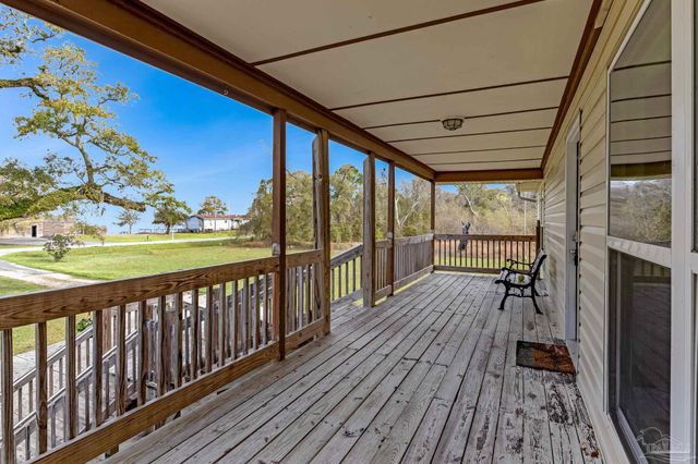 302 S Garcon Point Rd, Milton, FL 32583