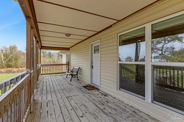 302 S Garcon Point Rd, Milton, FL 32583